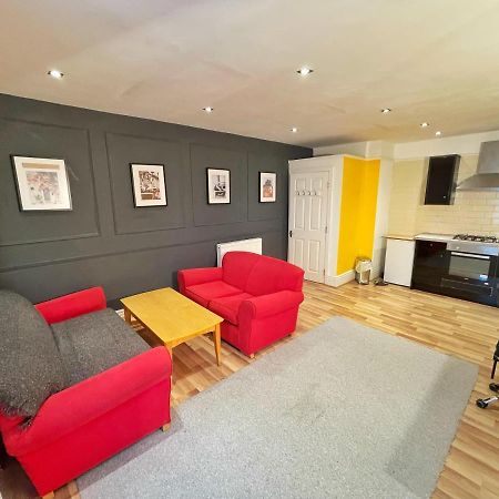 Adeamstays Provides Beautiful Centrally Located 1 And 2 Bed Apartments On Liverpools Boulevard Eksteriør billede