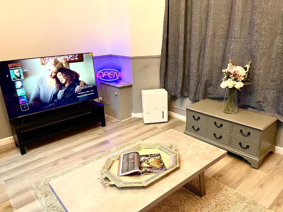 Adeamstays Provides Beautiful Centrally Located 1 And 2 Bed Apartments On Liverpools Boulevard Eksteriør billede