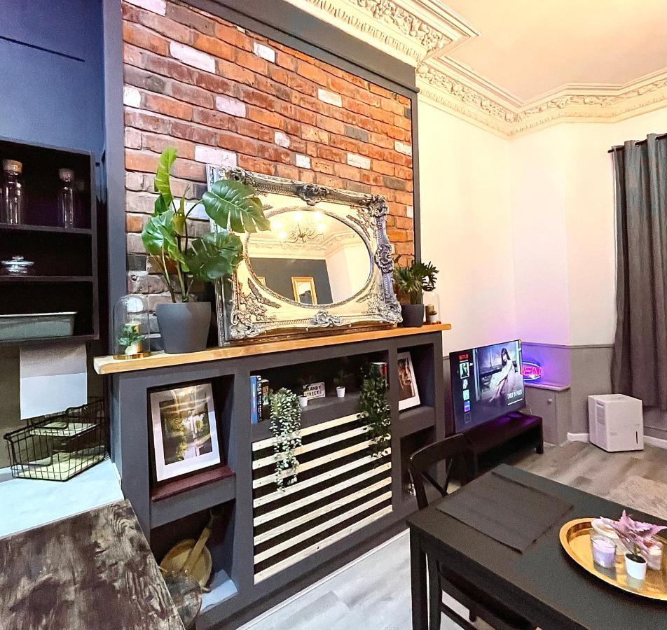 Adeamstays Provides Beautiful Centrally Located 1 And 2 Bed Apartments On Liverpools Boulevard Eksteriør billede