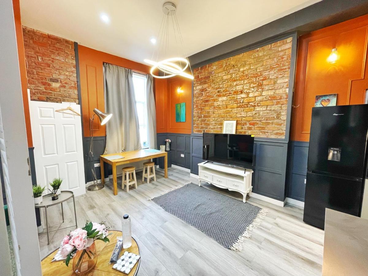 Adeamstays Provides Beautiful Centrally Located 1 And 2 Bed Apartments On Liverpools Boulevard Eksteriør billede