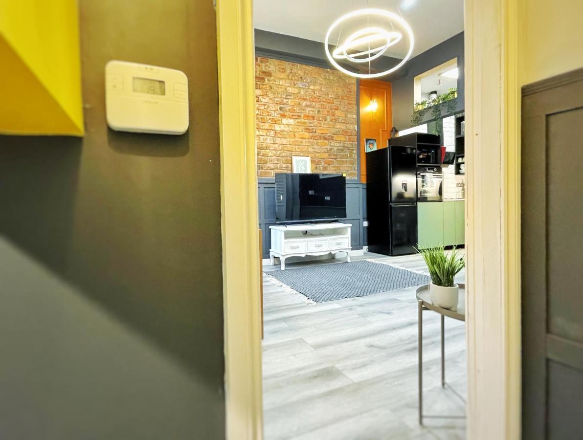 Adeamstays Provides Beautiful Centrally Located 1 And 2 Bed Apartments On Liverpools Boulevard Eksteriør billede