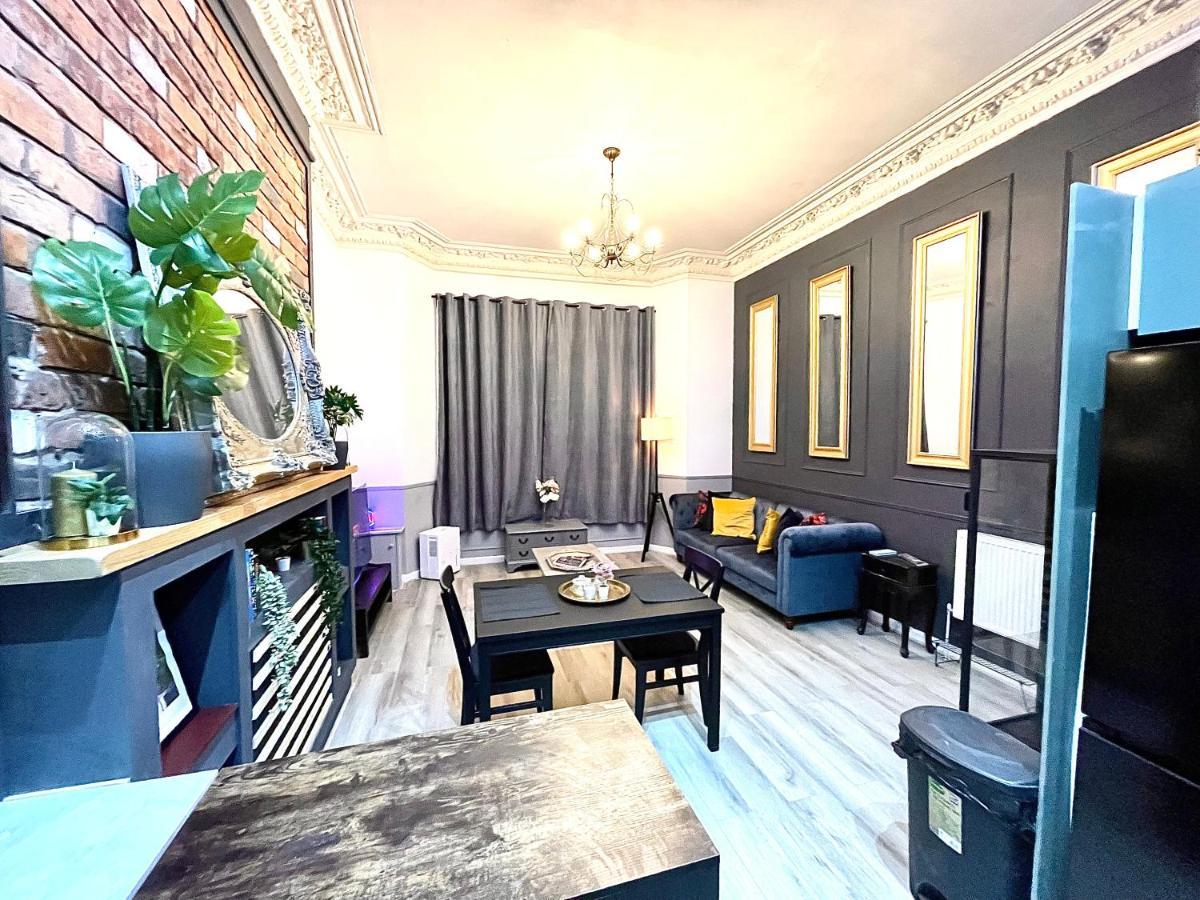 Adeamstays Provides Beautiful Centrally Located 1 And 2 Bed Apartments On Liverpools Boulevard Eksteriør billede