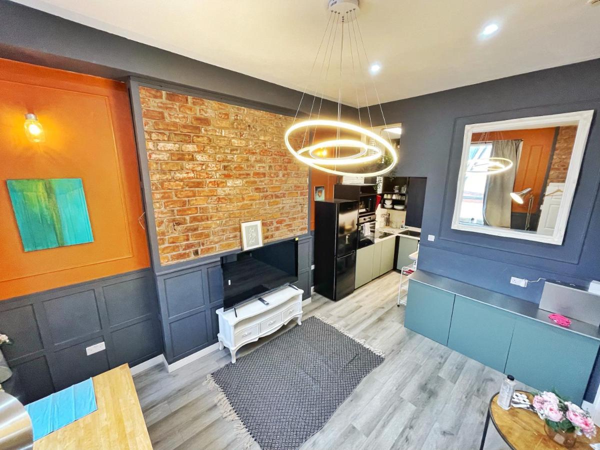 Adeamstays Provides Beautiful Centrally Located 1 And 2 Bed Apartments On Liverpools Boulevard Eksteriør billede