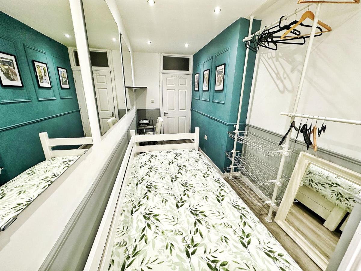 Adeamstays Provides Beautiful Centrally Located 1 And 2 Bed Apartments On Liverpools Boulevard Eksteriør billede
