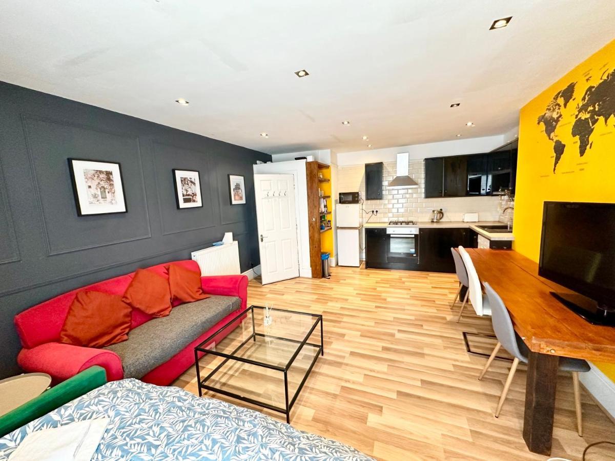 Adeamstays Provides Beautiful Centrally Located 1 And 2 Bed Apartments On Liverpools Boulevard Eksteriør billede