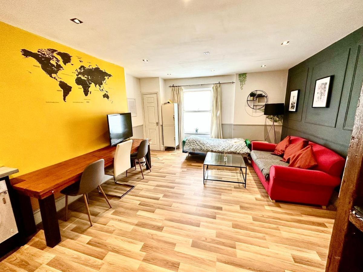 Adeamstays Provides Beautiful Centrally Located 1 And 2 Bed Apartments On Liverpools Boulevard Eksteriør billede