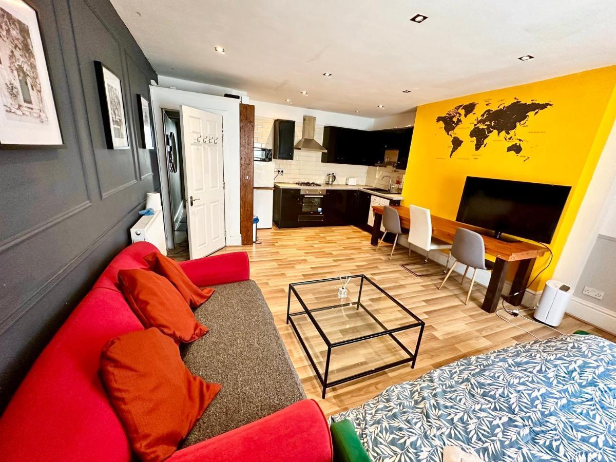 Adeamstays Provides Beautiful Centrally Located 1 And 2 Bed Apartments On Liverpools Boulevard Eksteriør billede