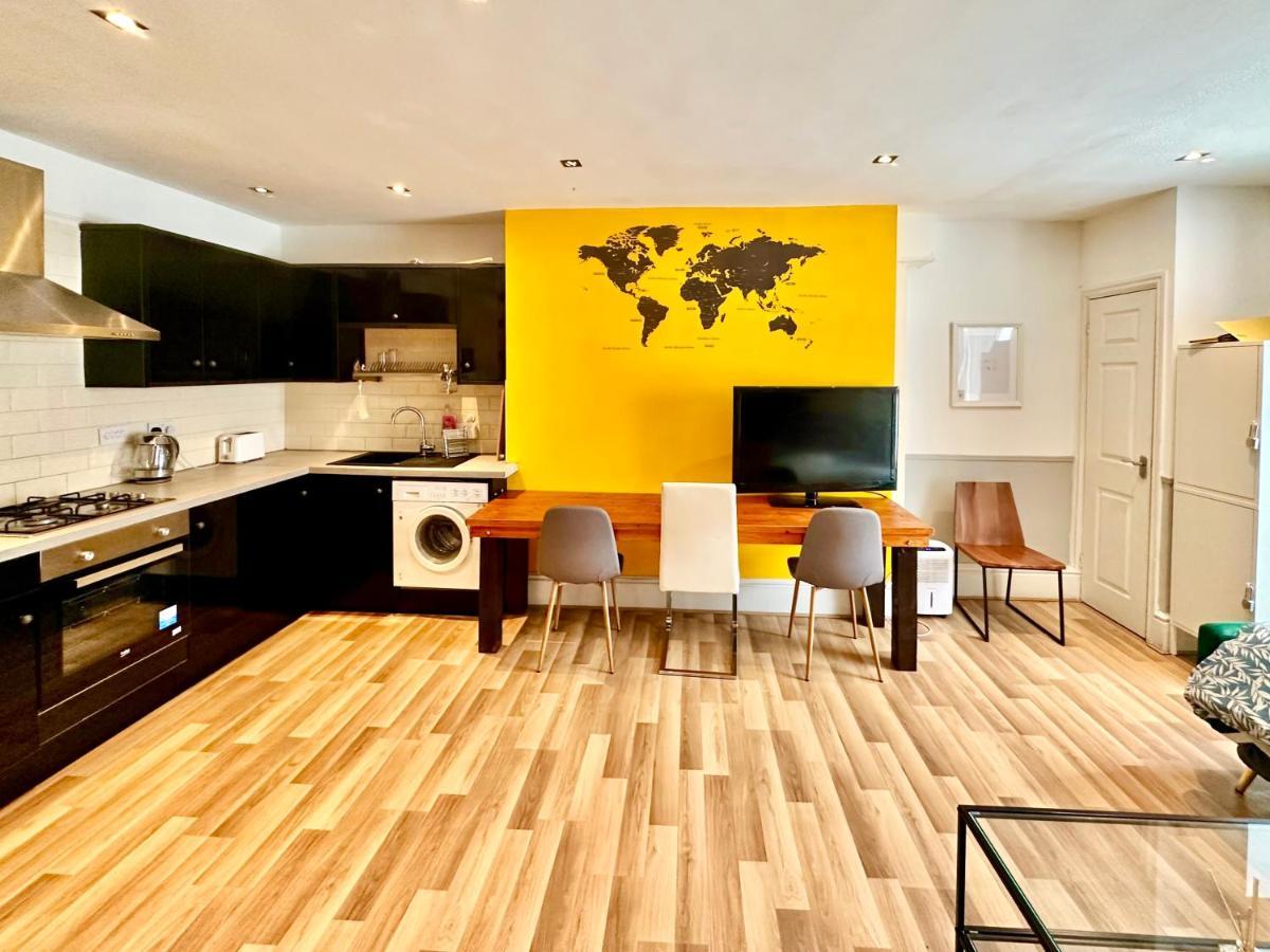 Adeamstays Provides Beautiful Centrally Located 1 And 2 Bed Apartments On Liverpools Boulevard Eksteriør billede