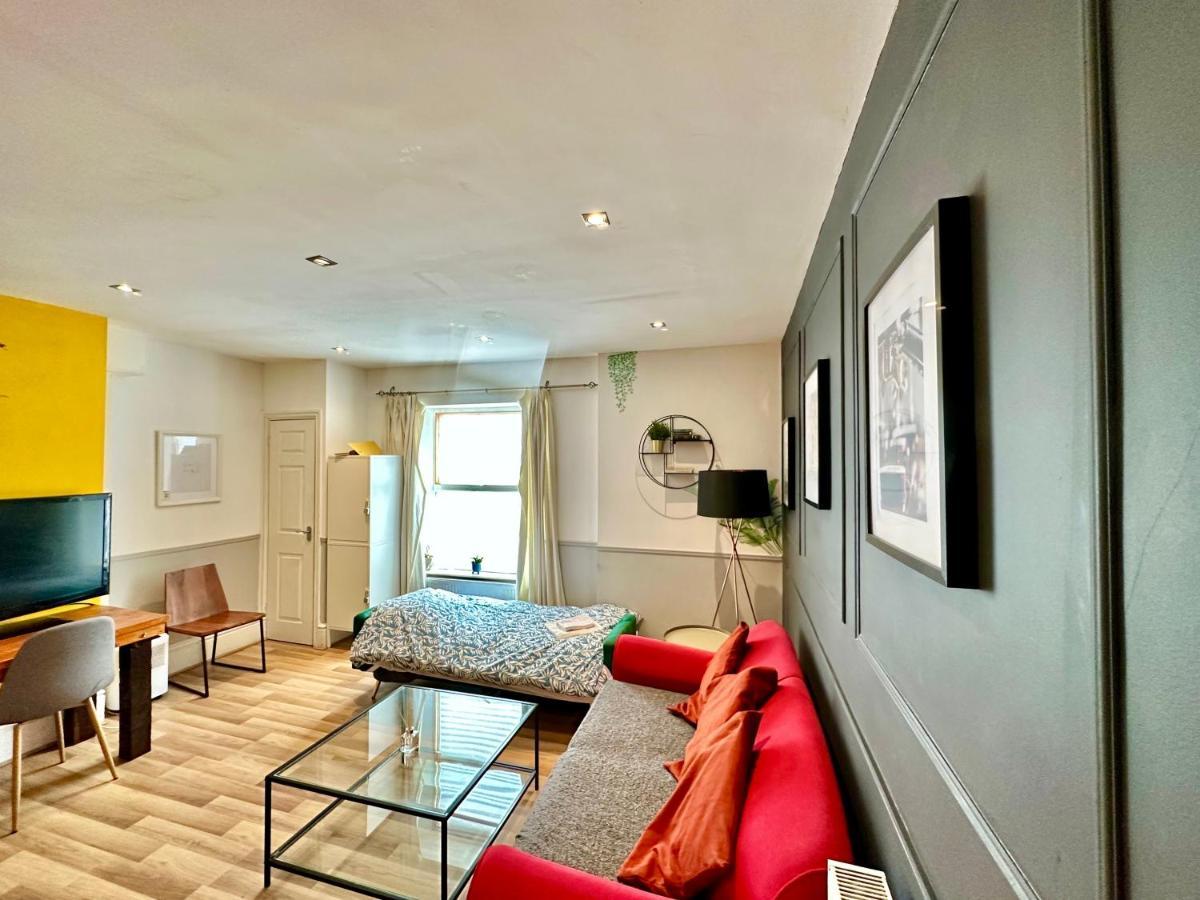 Adeamstays Provides Beautiful Centrally Located 1 And 2 Bed Apartments On Liverpools Boulevard Eksteriør billede