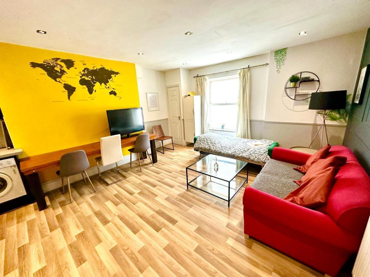 Adeamstays Provides Beautiful Centrally Located 1 And 2 Bed Apartments On Liverpools Boulevard Eksteriør billede