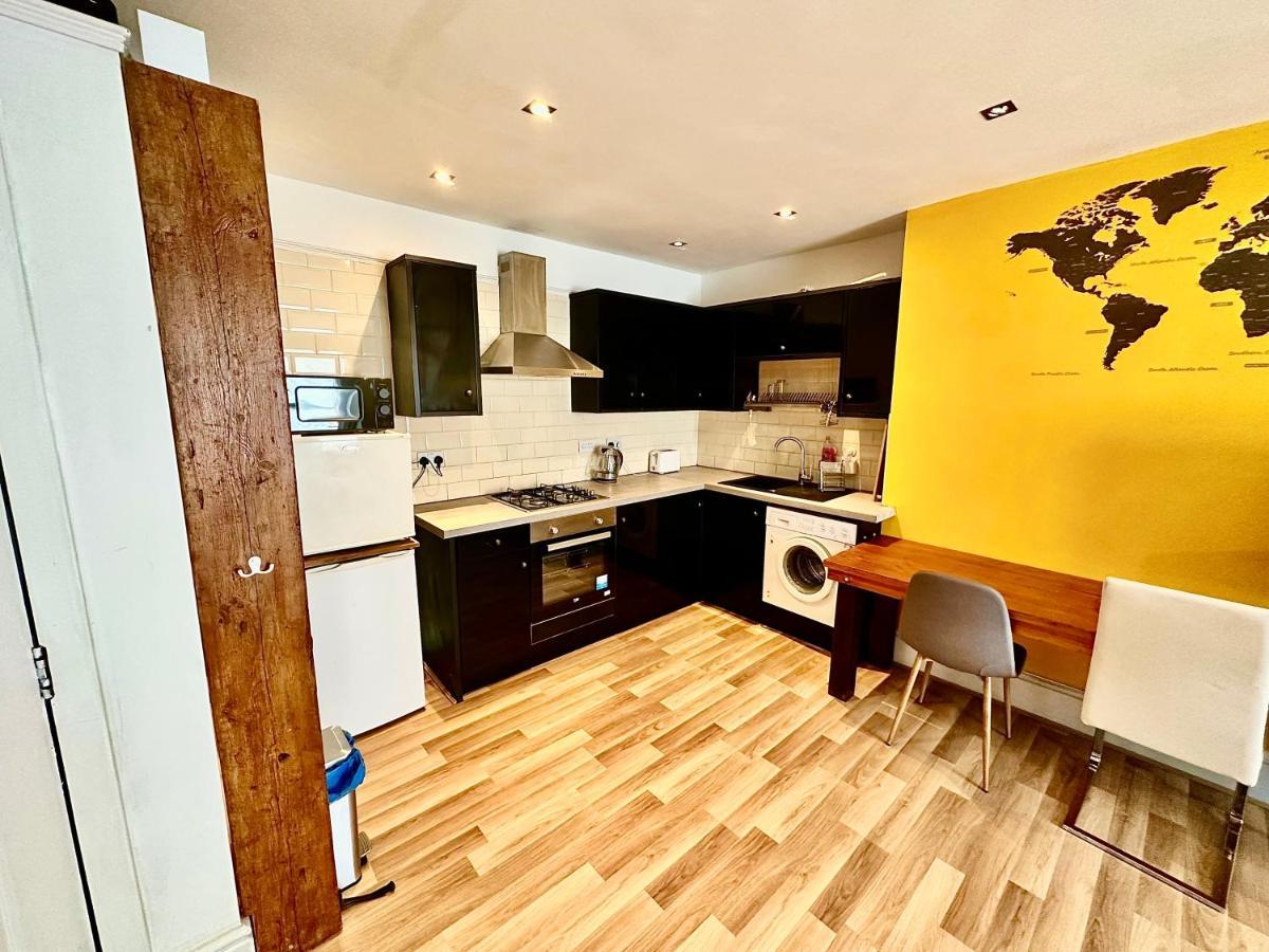 Adeamstays Provides Beautiful Centrally Located 1 And 2 Bed Apartments On Liverpools Boulevard Eksteriør billede
