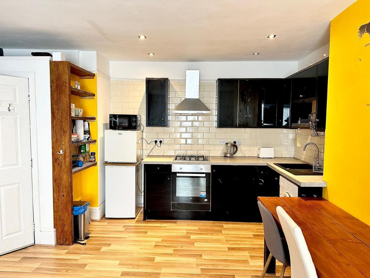 Adeamstays Provides Beautiful Centrally Located 1 And 2 Bed Apartments On Liverpools Boulevard Eksteriør billede